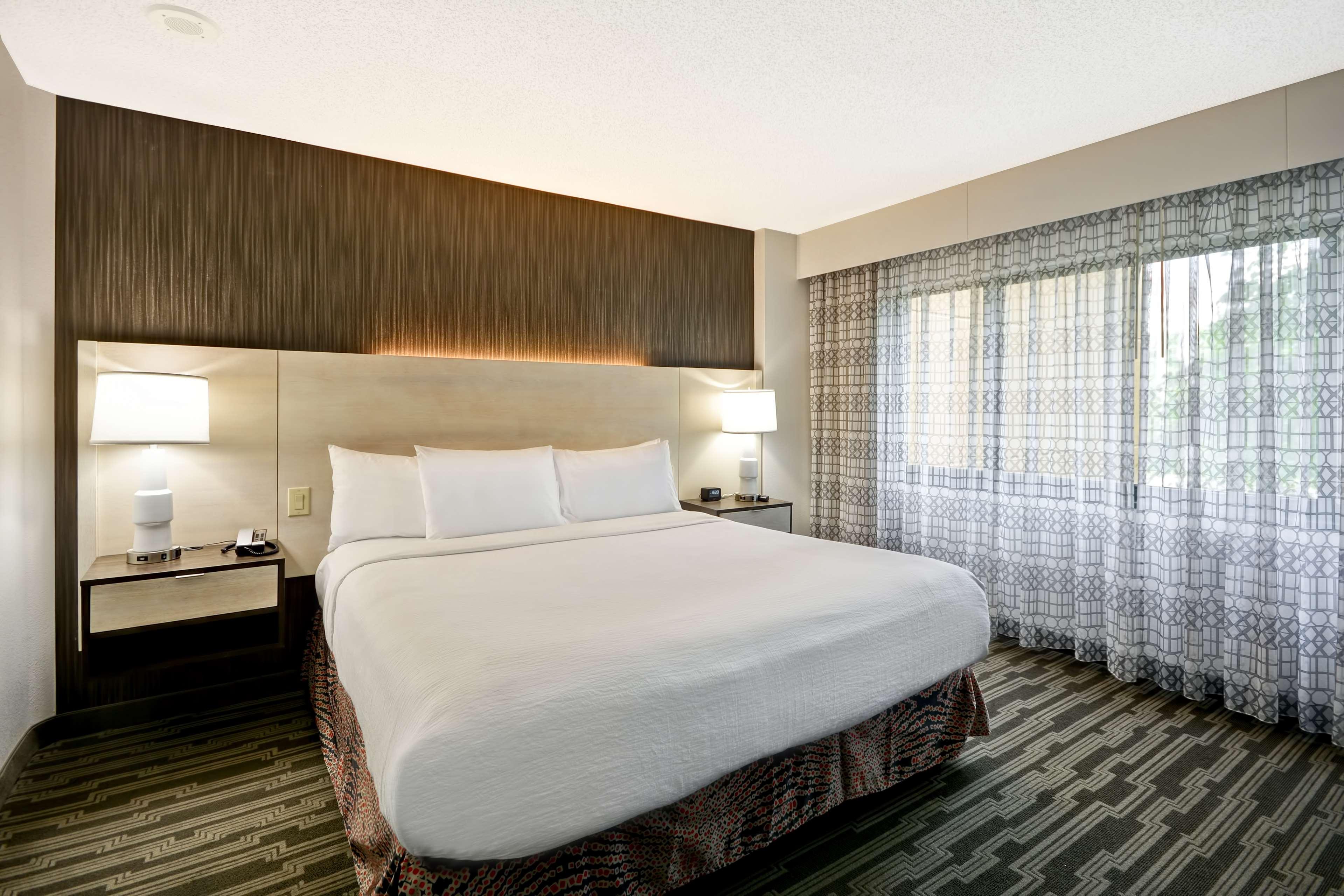 embassy suites hotel charlotte