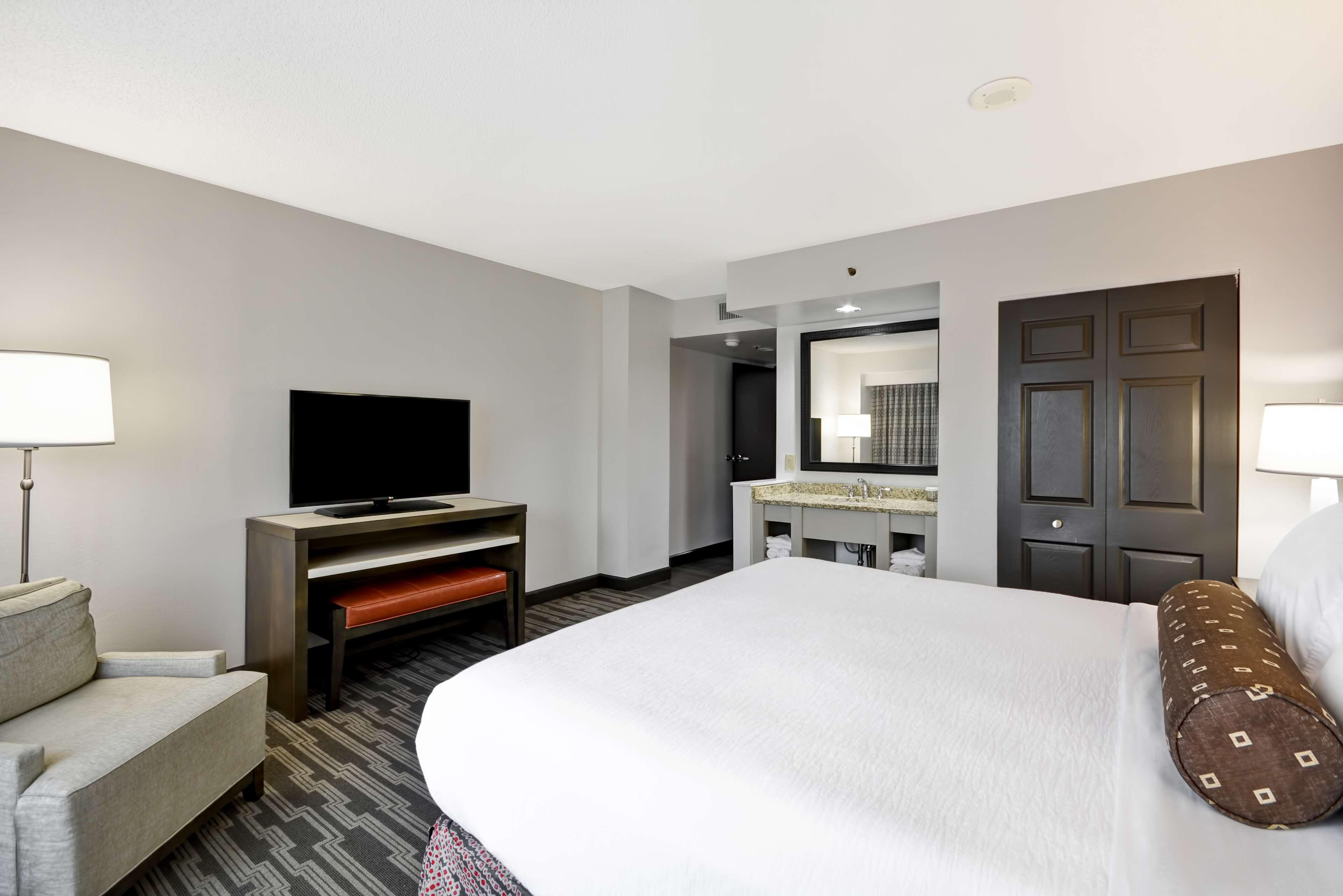 embassy suites hotel charlotte