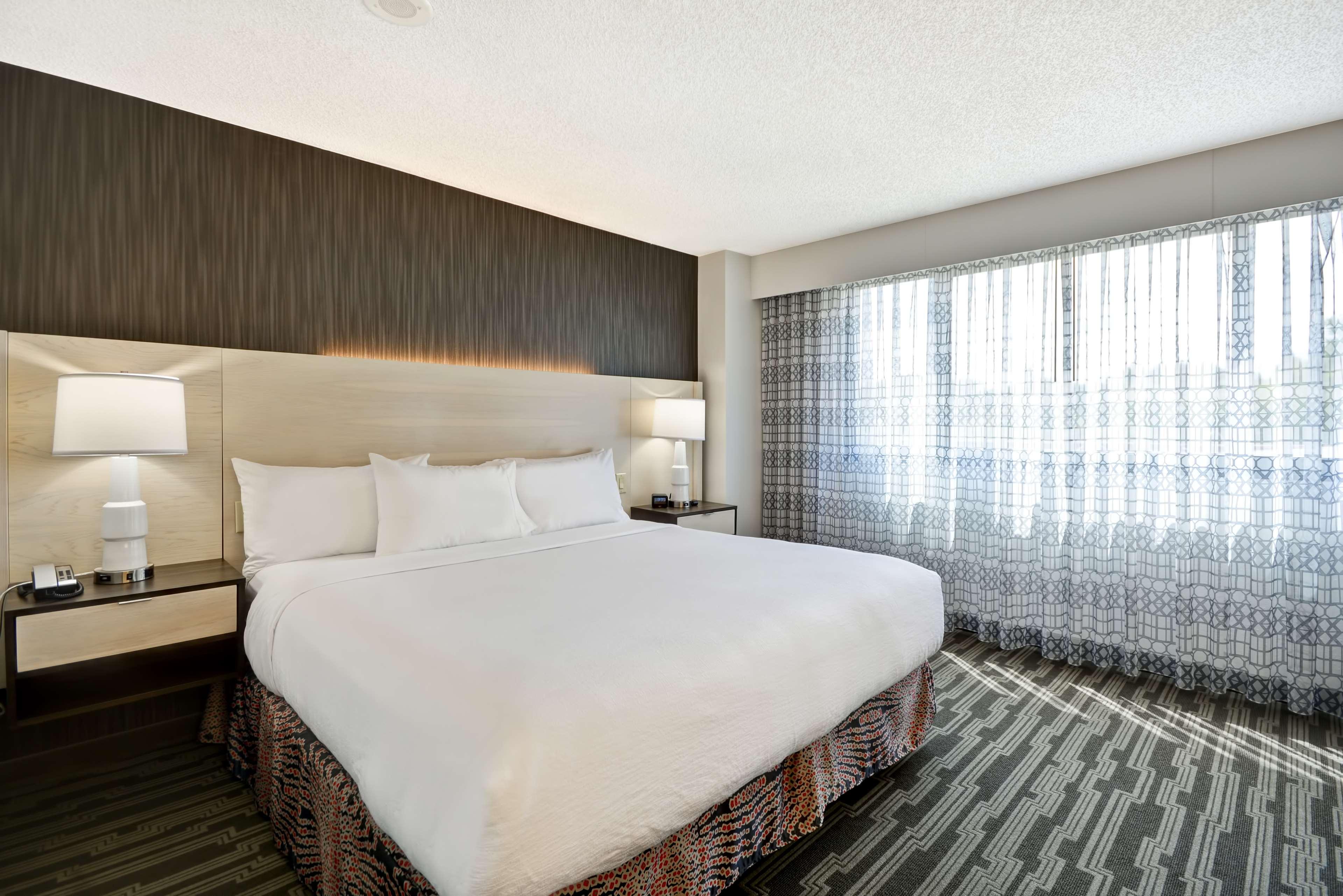 embassy suites hotel charlotte