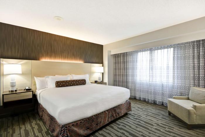 embassy suites hotel charlotte