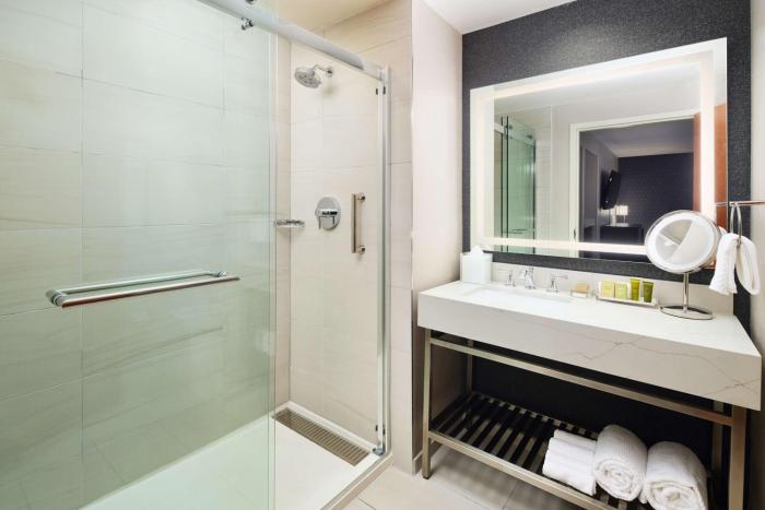 hilton charlotte airport