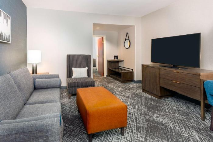 hilton charlotte airport