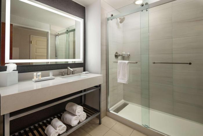 hilton charlotte airport