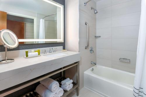 hilton charlotte airport
