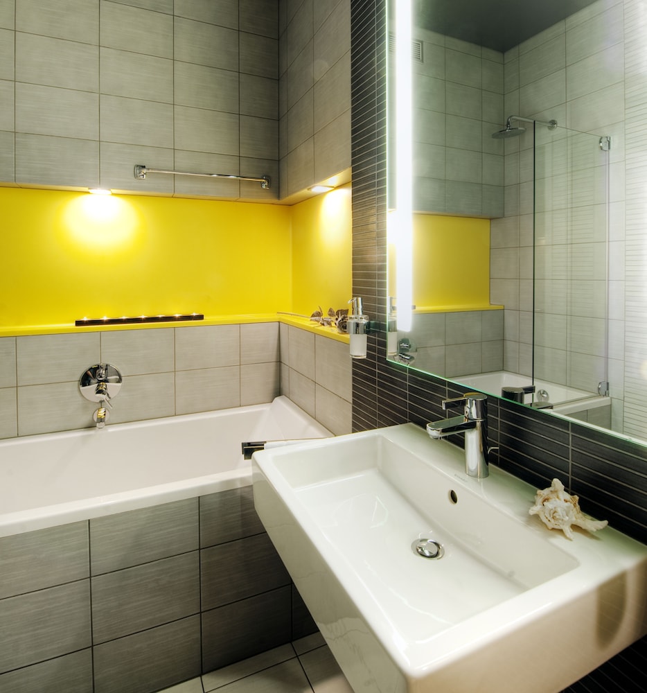 hotel aquacity mountain view