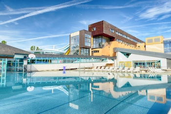 hotel aquacity mountain view