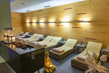 hotel aquacity mountain view