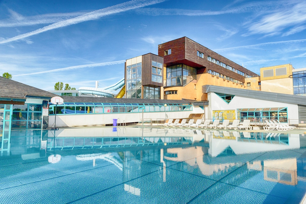 hotel aquacity mountain view