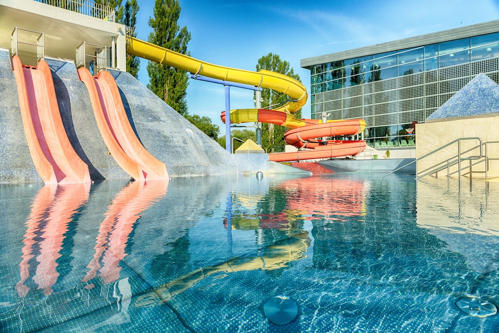 hotel aquacity mountain view