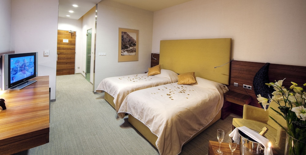 hotel aquacity mountain view