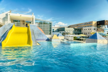 hotel aquacity mountain view