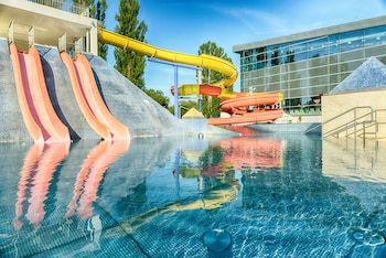 hotel aquacity mountain view