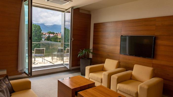 hotel aquacity mountain view