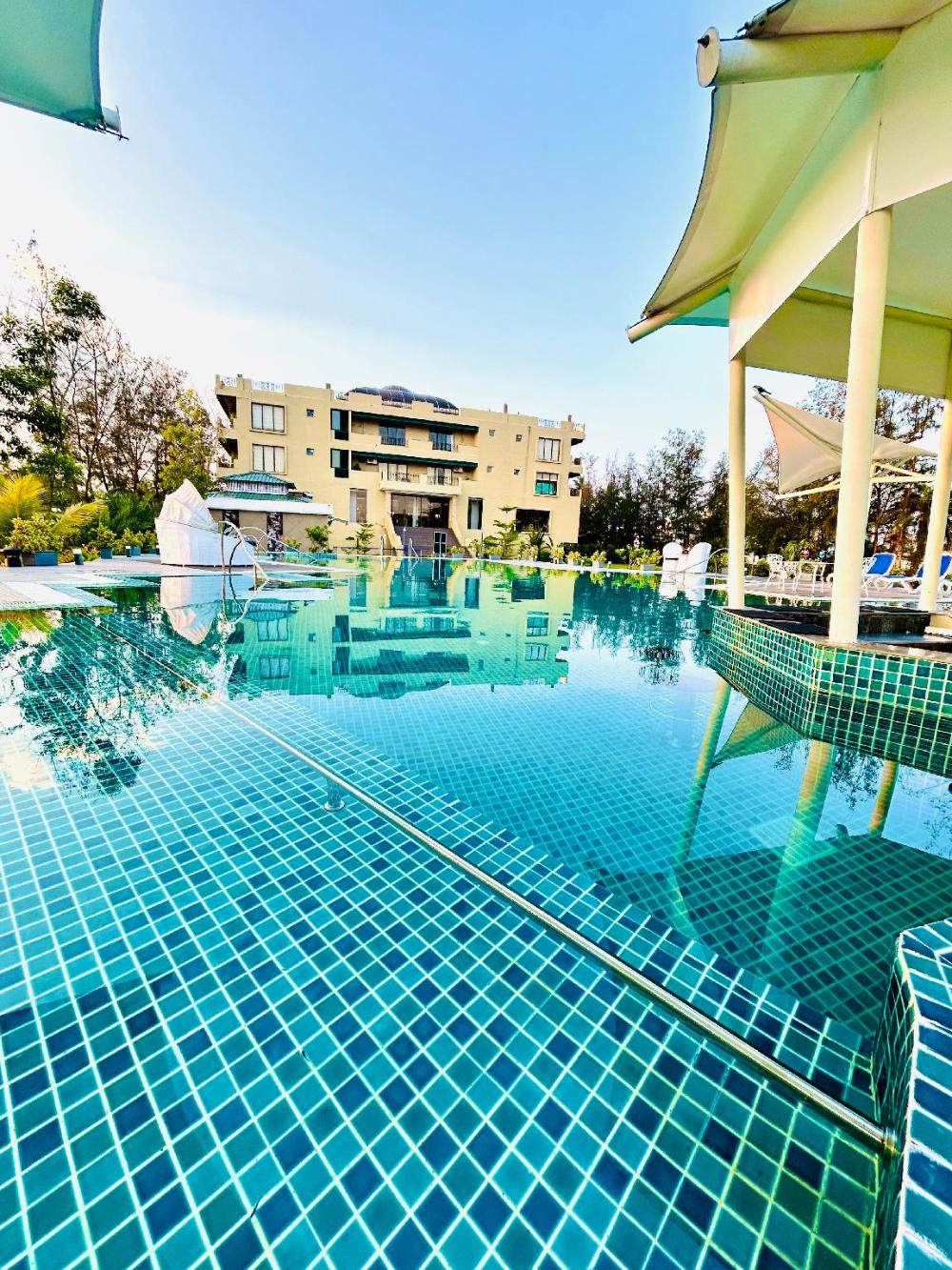 the candlewood park beach resort