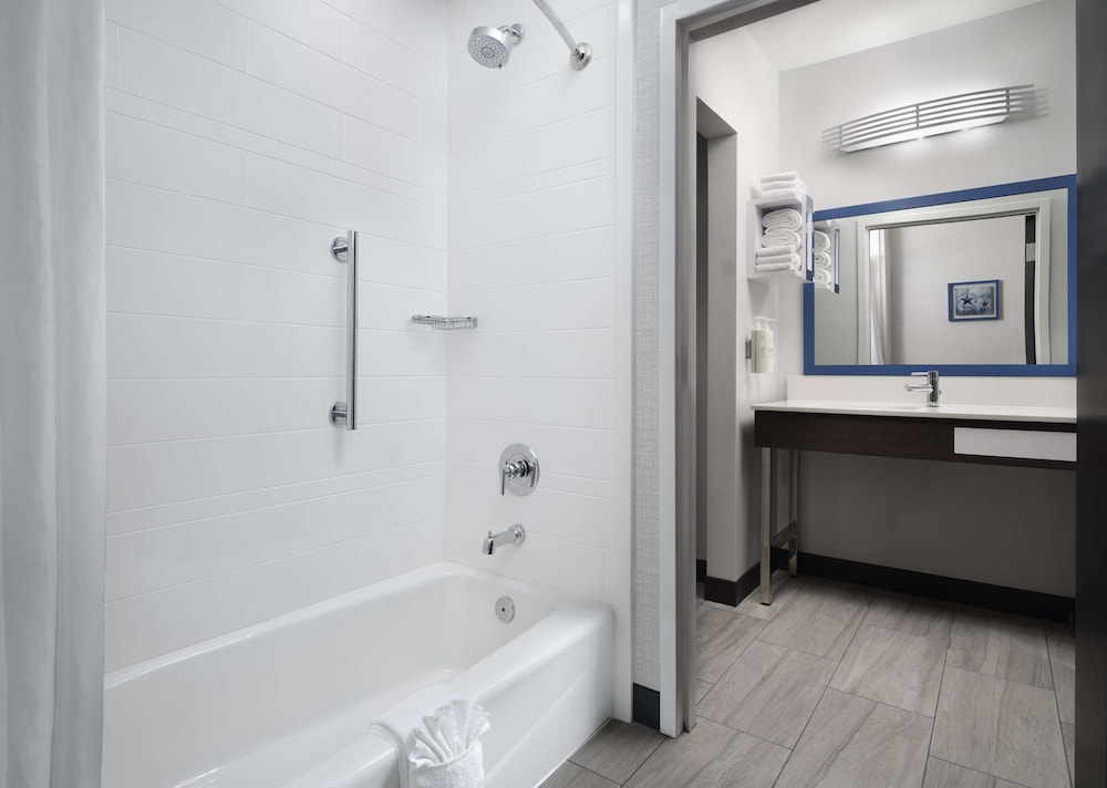 hampton inn and suites dallas dfw arpt w sh 183 hurst