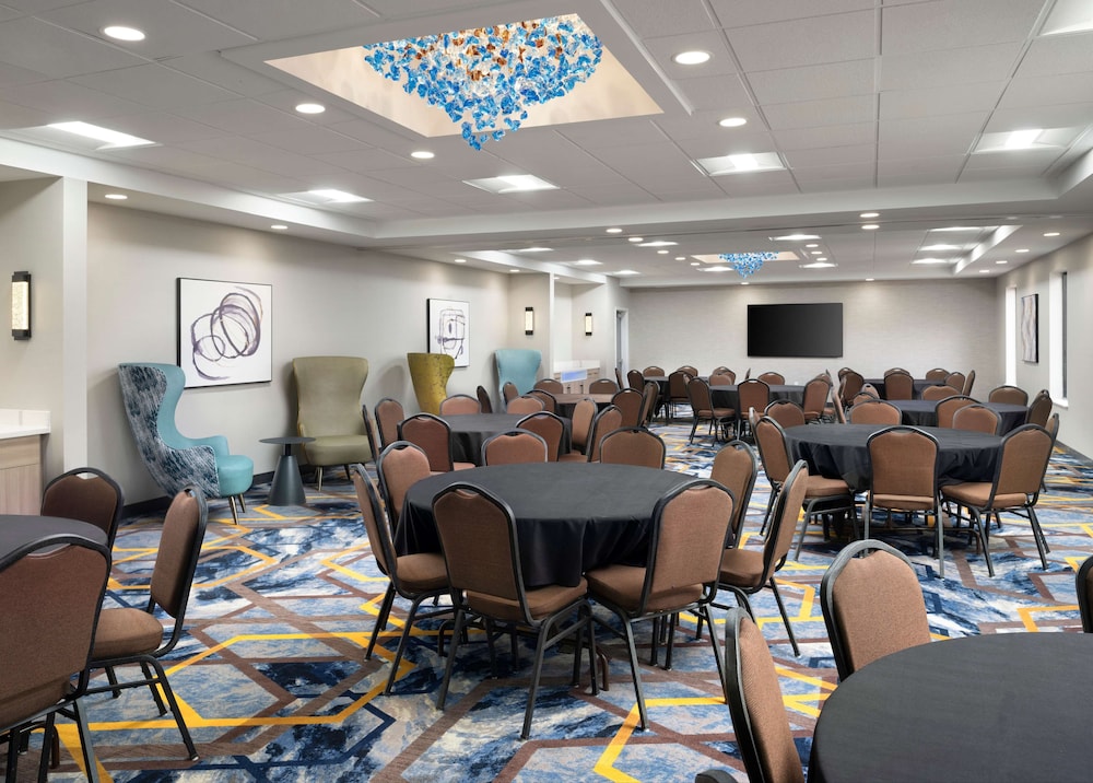 hampton inn and suites dallas dfw arpt w sh 183 hurst