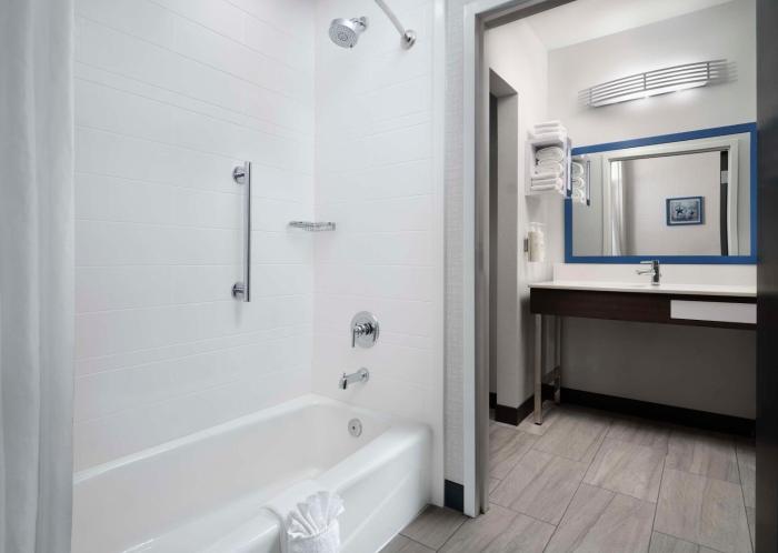 hampton inn and suites dallas dfw arpt w sh 183 hurst