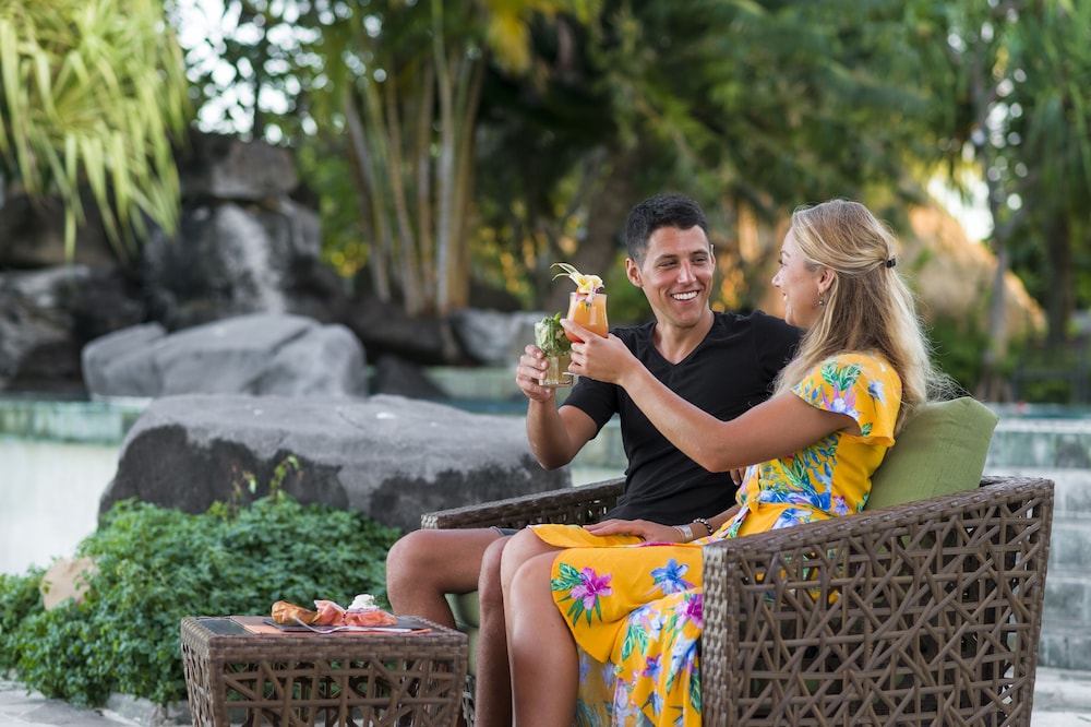 intercontinental bora bora le moana resort