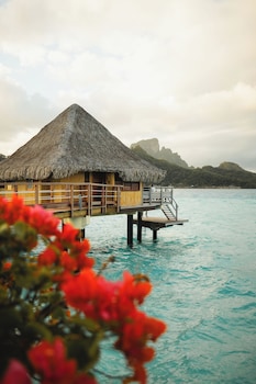 intercontinental bora bora le moana resort