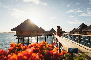 intercontinental bora bora le moana resort
