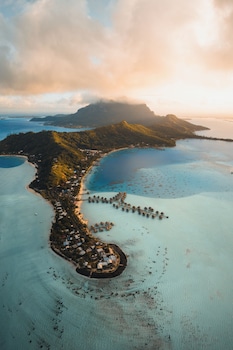 intercontinental bora bora le moana resort