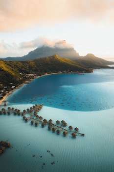 intercontinental bora bora le moana resort