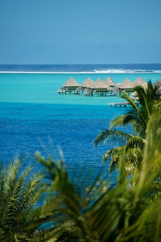 intercontinental bora bora le moana resort
