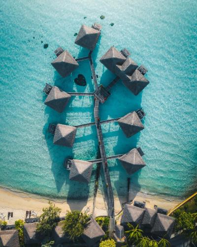 intercontinental bora bora le moana resort