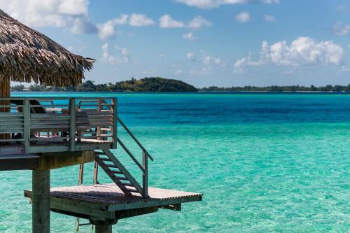 intercontinental bora bora le moana resort