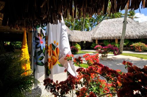 intercontinental bora bora le moana resort