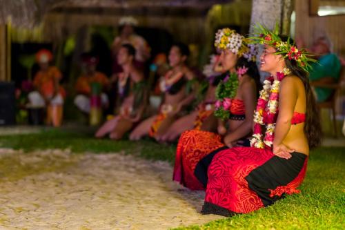 intercontinental bora bora le moana resort