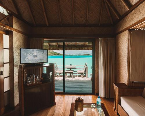intercontinental bora bora le moana resort