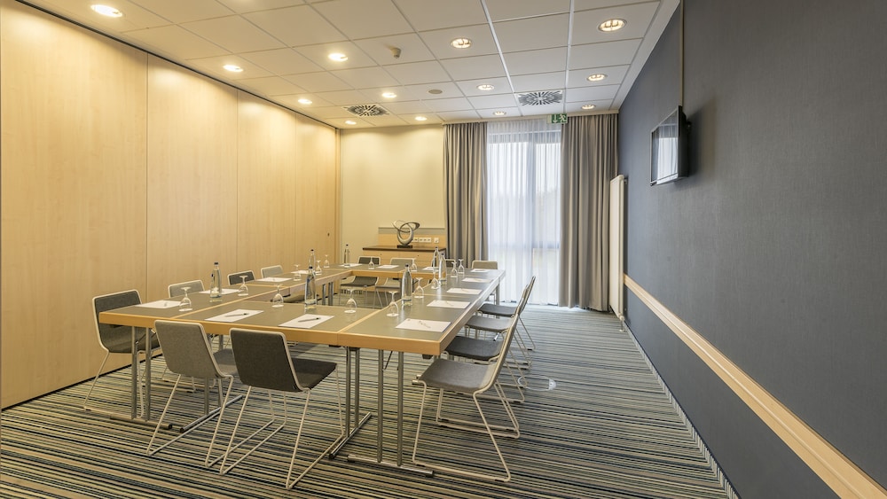 holiday inn express munich messe
