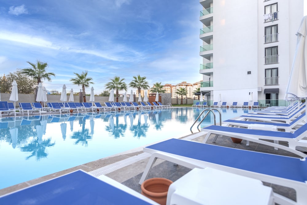 lavia hotels lara