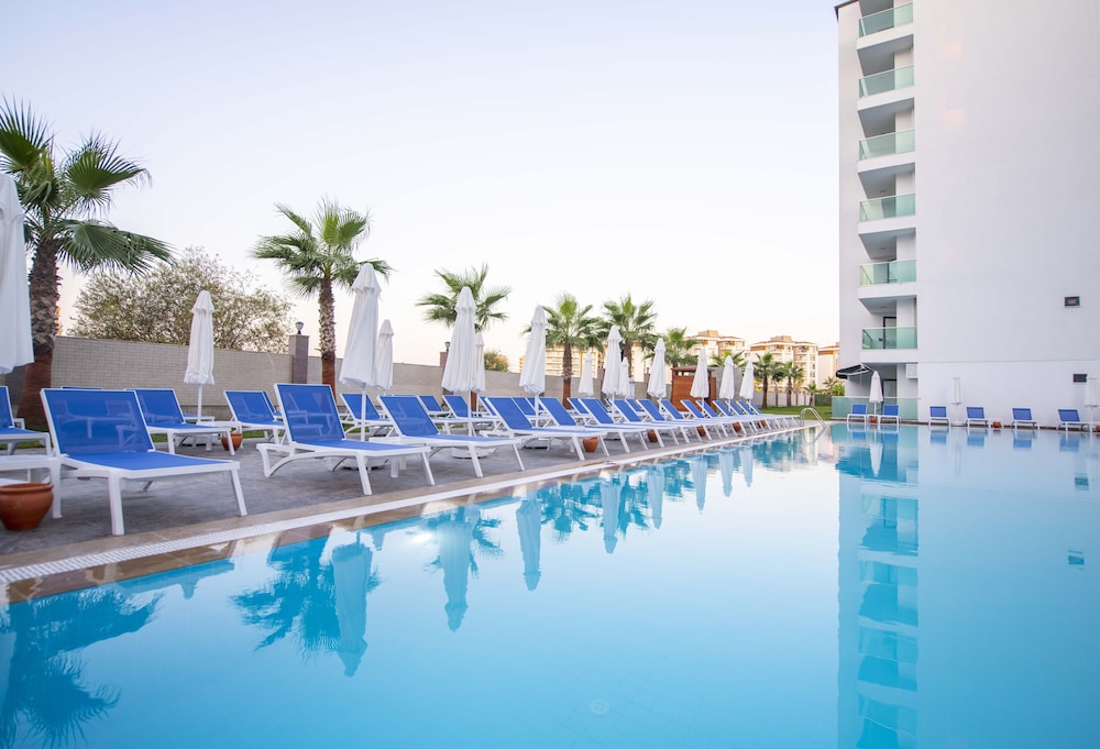 lavia hotels lara