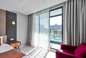 lavia hotels lara