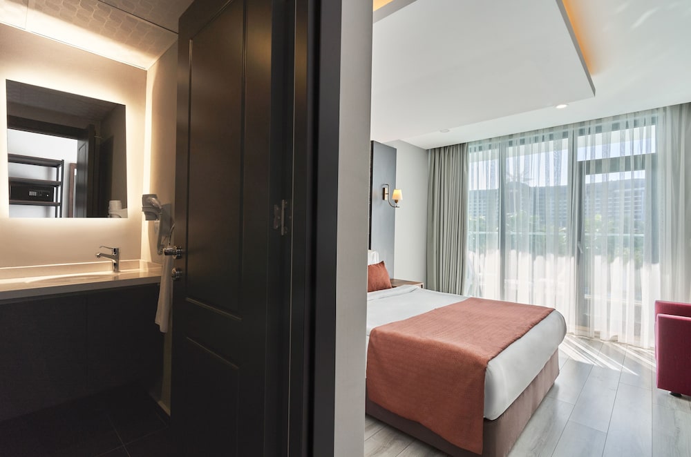lavia hotels lara