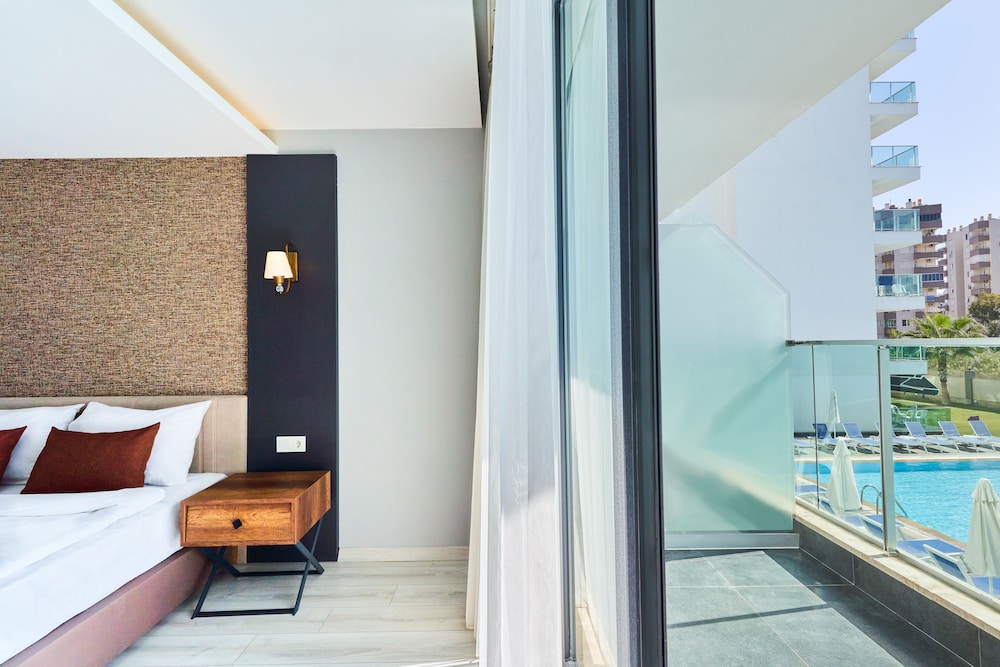 lavia hotels lara