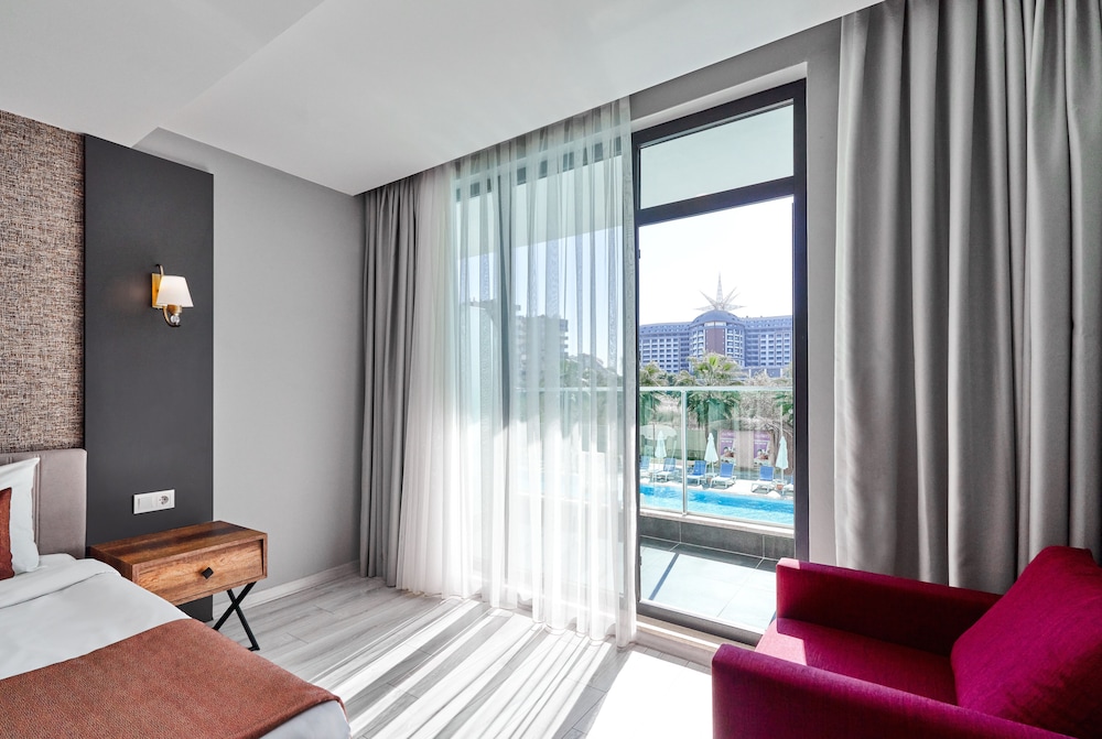 lavia hotels lara