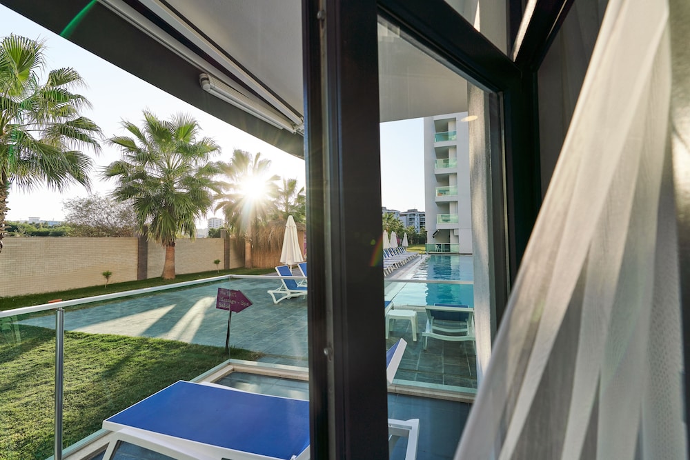 lavia hotels lara