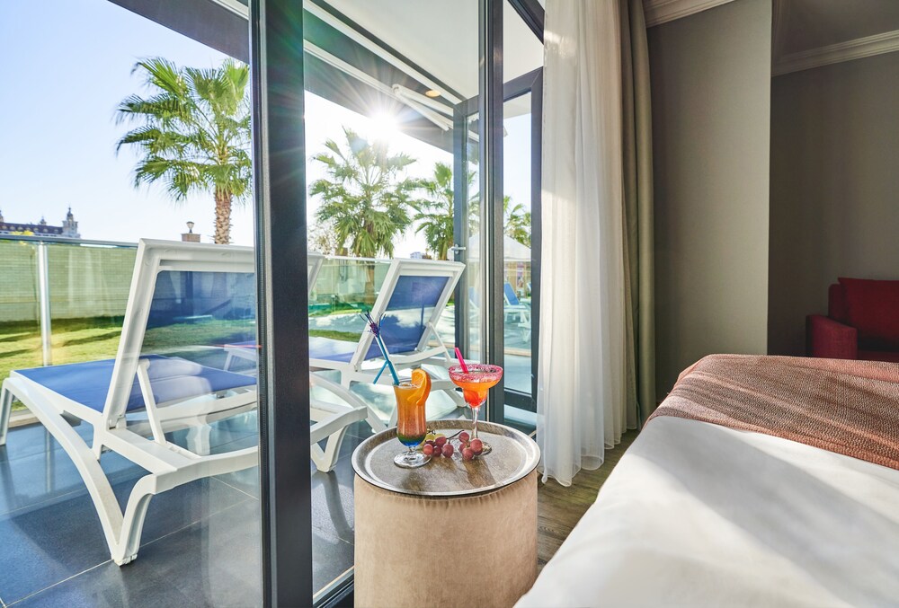 lavia hotels lara