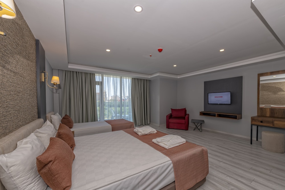 lavia hotels lara