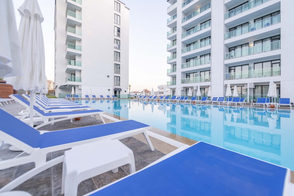 lavia hotels lara