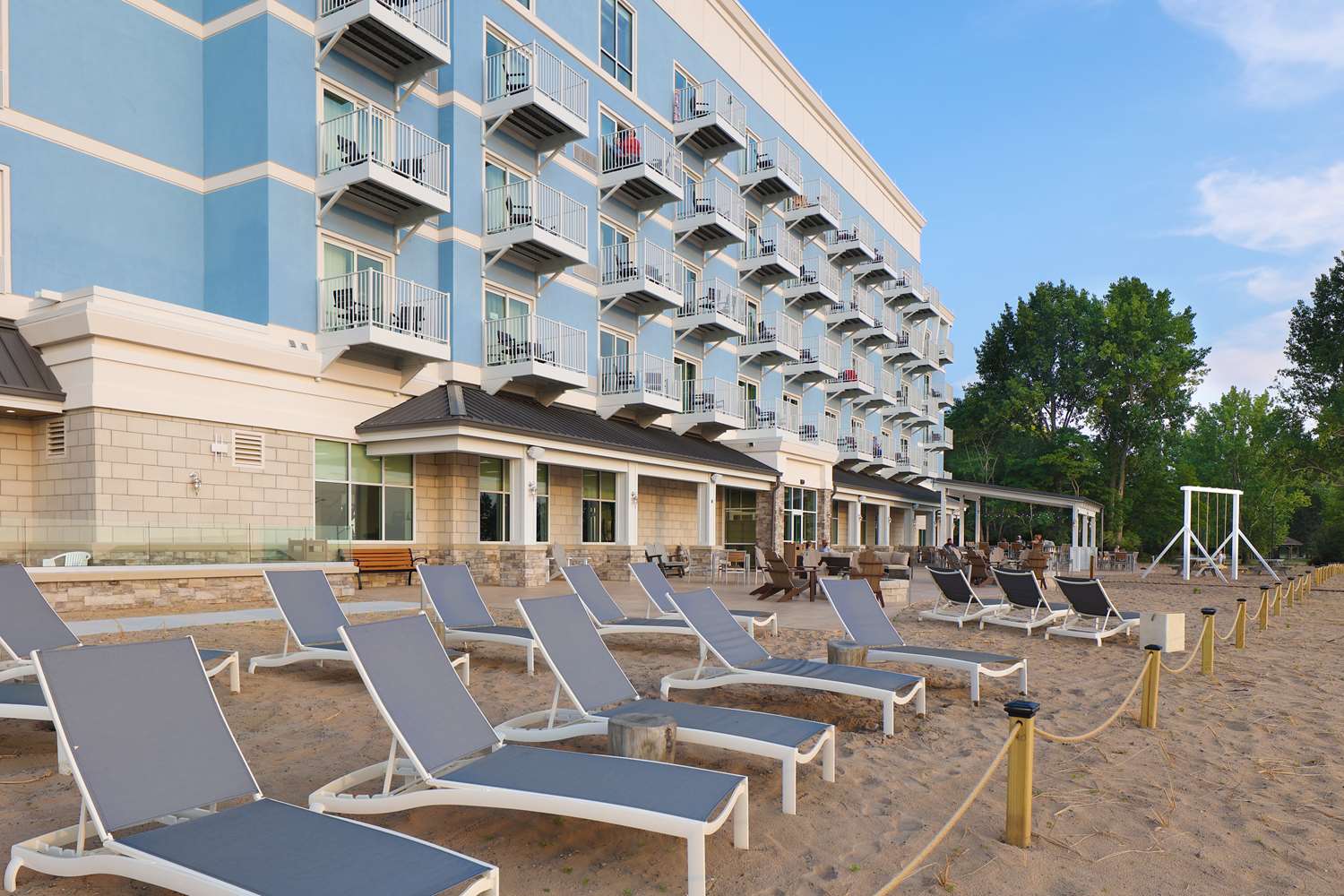 hampton inn and suites manistee waterfront