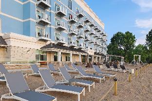 hampton inn and suites manistee waterfront