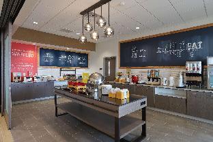 hampton inn and suites manistee waterfront