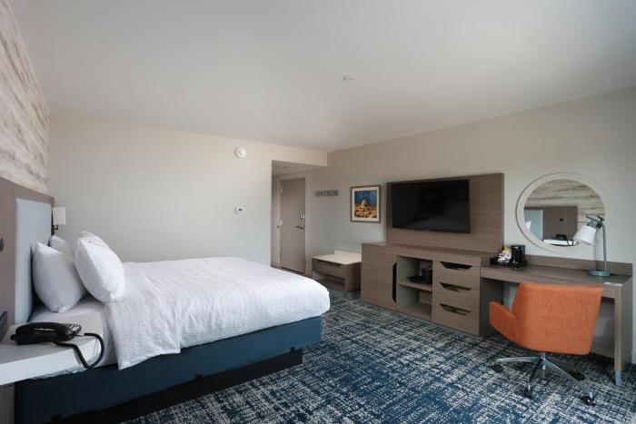 hampton inn and suites manistee waterfront