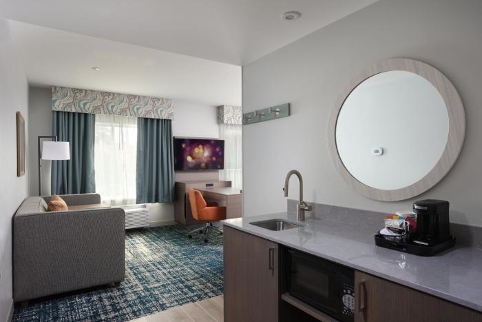 hampton inn and suites manistee waterfront