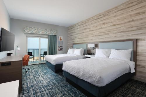 hampton inn and suites manistee waterfront
