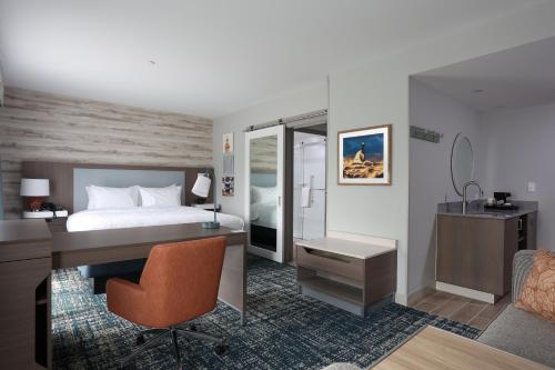 hampton inn and suites manistee waterfront